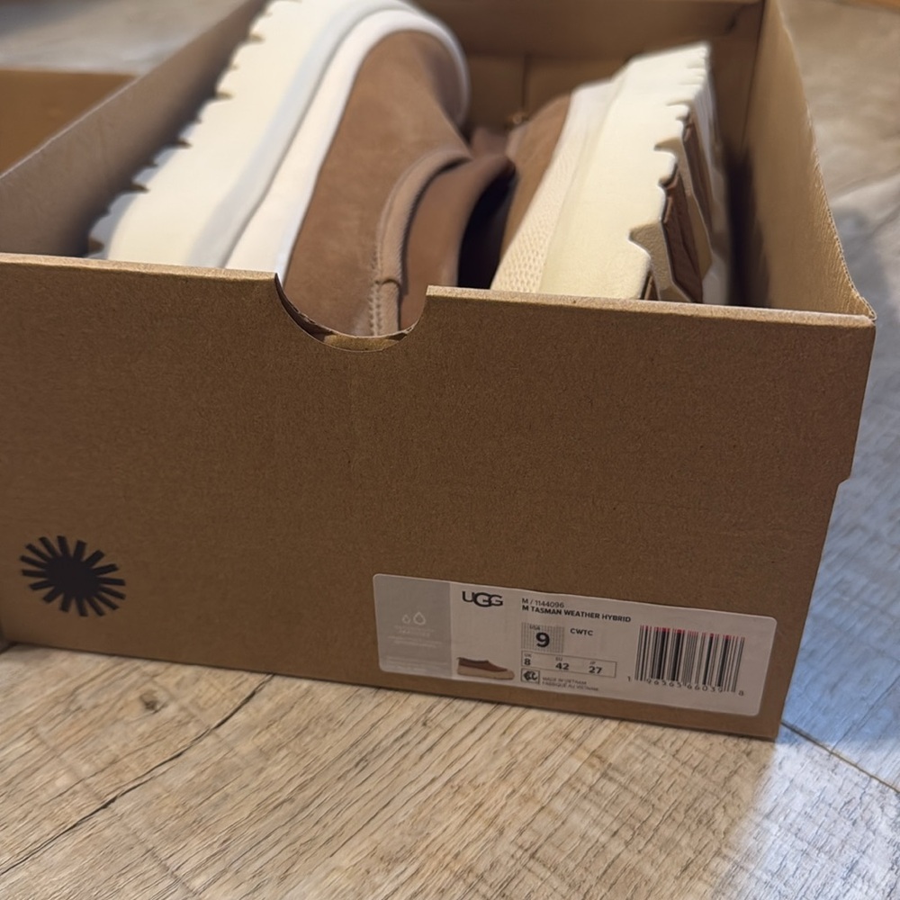 Men’s NWT unworn uggs - Picture 3 of 3